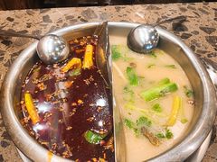 鸳鸯锅-肖肖酸萝卜鱼火锅(总店)