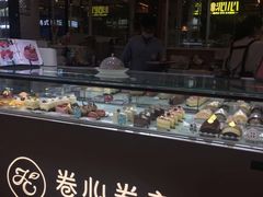 面包甜点陈列柜-卷心卷意·轻甜蛋糕(新光天地店)