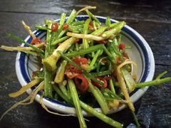 凉拌香菜头-盟重烧烤(东瓜山创始店)