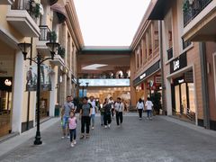-王府井奥莱临潼小镇(临潼店)