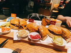 薯条汉堡-悠航SLOWBOAT(三里屯店)