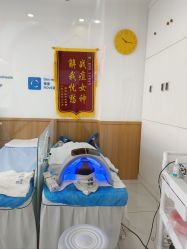 -靓芙泉专研痘痘肌