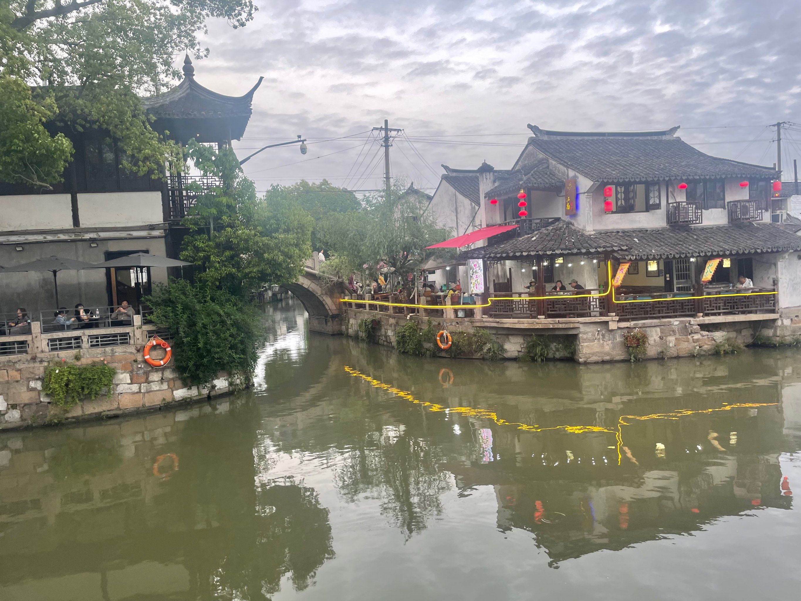 老街观光游记 #古镇 #必打卡的老城景区#梦里水乡 
第一次逛枫 