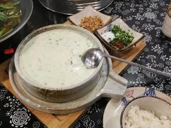 -黄桷树曹家私房菜(江与城店)