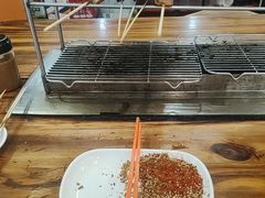 -哈尔滨小酒馆·鲜肉现穿自助烧烤(康新花园店)