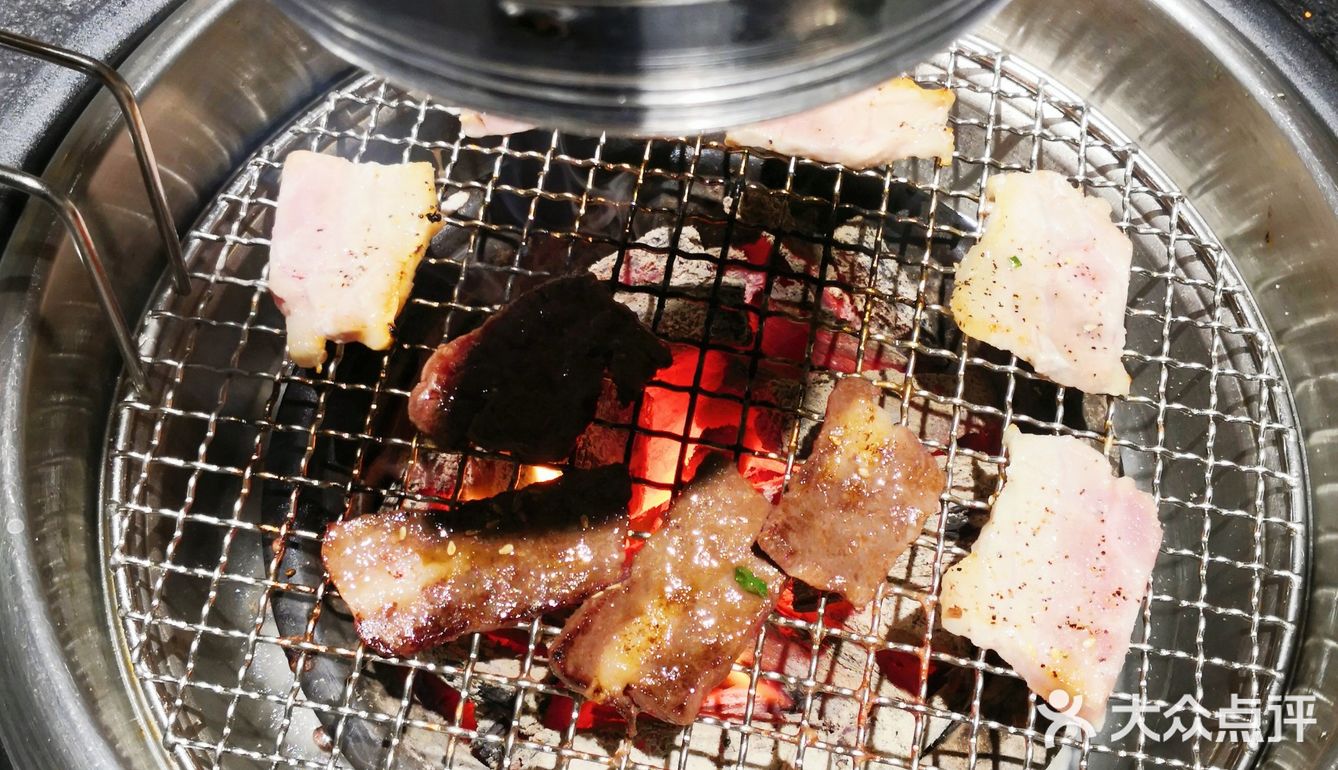 氛围感超强的日式炭火烤肉[调皮]就差这一顿了[礼花]