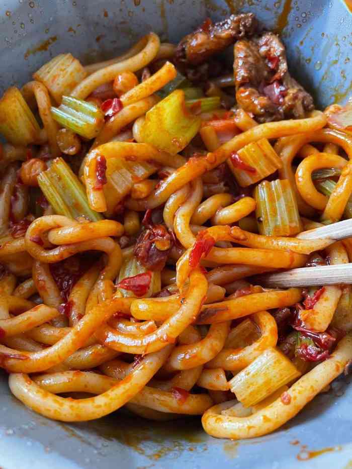 花小小新疆炒米粉-"「酸菜鸡肉炒米粉」每次都吃酸菜鸡肉炒米粉.