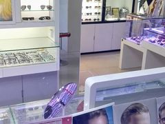 -提一眼镜·蔡司·依视路(小寨店)