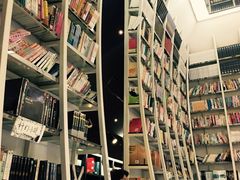 -钟书阁(松江泰晤士小镇店)