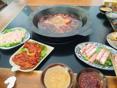 -重庆故事姊妹老火锅(财经学院店)