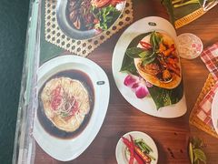 -Chom Cafe and Restaurant