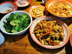 红烧牛蛙-老三样·美食研究中心(世贸路店)