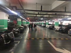 -虹桥火车站-停车场