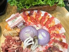 -合易泓烤肉·海肠捞饭(火车站店)