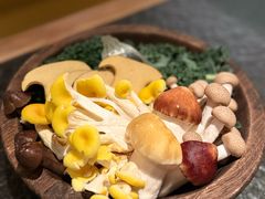 菌菇四宫格-三出山火锅(万象天地店)