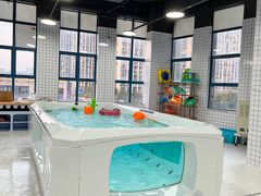 -蓝鲸奇亲子游泳俱乐部