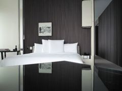 上海柏悦酒店江景套房-主卧室全景-上海柏悦酒店