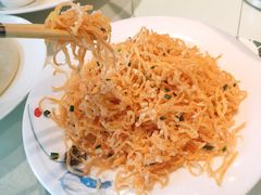 -思念果岭湖畔花房餐厅