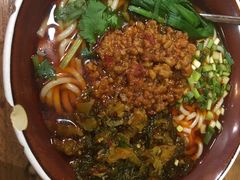纯正云南小锅米线-遇见阿家村云南菜(魏公村店)