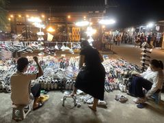 -席娜卡琳火车铁道夜市