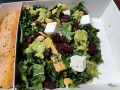 煎三文鱼牛油果色拉-Wagas沃歌斯(杭州黄龙万科店)
