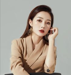 -小乐化妆美甲半永久培训学校