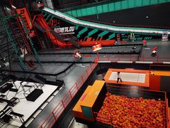 -极限PLAY运动娱乐新世界·团建派对表演休闲馆·室内高空游乐园