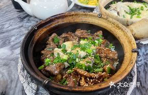 Beef and Oyster Claypot Rice
