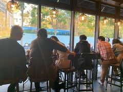 -星巴克(西藏路店)