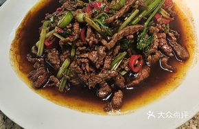 Stir-Fried Small Yellow Beef