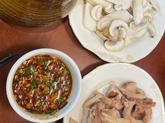 -菌之家·专业纯野生菌火锅·特色炒菌