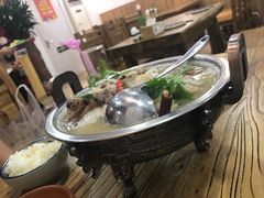 阿家村酸汤猪脚-遇见阿家村云南菜(魏公村店)