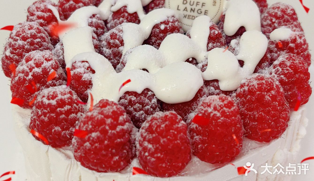 没有女孩子会拒绝如此精致的生日蛋糕吧🎂