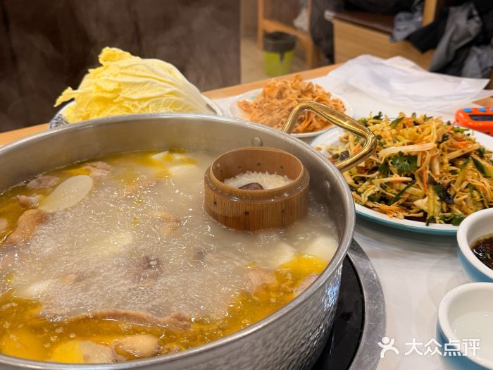 朴小妹人参鸡汤火锅(长白山万达店)图片