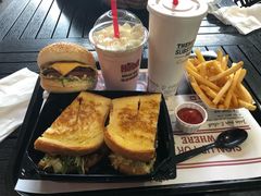 -The Habit Burger Grill 哈比特汉堡(爱琴海店)