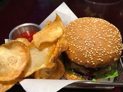 菠萝牛油果牛肉汉堡-bluefrog蓝蛙(悠唐购物中心店)