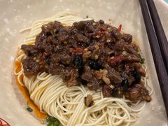 香辣牛肉酱干拌粉-刘氏三和面馆