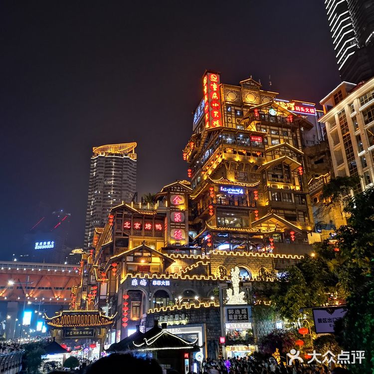 到了晚上，这座城市更漂亮