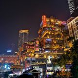 到了晚上，这座城市更漂亮