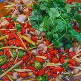 各种佐料码了一盘子 看着就很有食欲 果不其然