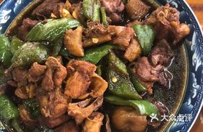Braised Chicken with Green Pepper