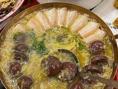 -闯关东东北农家菜(崂山石老人店)