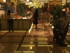 -大中华希尔顿酒店-念自助餐·嗨啤·小龙虾