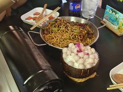 -满格嗦新疆椒麻鸡火锅.炒米粉(川大江安校区店)