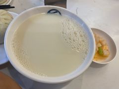青豌豆现磨豆浆-李与白包子铺(桐梓林店)