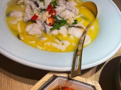 QQ酸汤鱼-蜜桃餐厅·伴山(绿宝广场店)