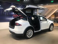 -TESLA 特斯拉(上海太古汇体验店)