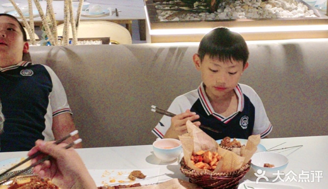 丝路花雨语餐厅