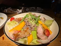 芒果烤鸡藜麦沙拉-MR.ROCKY洛奇先生·西餐&酒吧(琶醍店)