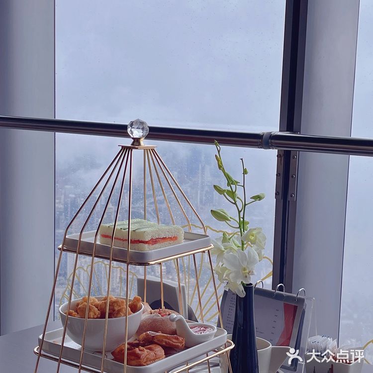 上海中心119层绝美观景位！享受云端下午茶